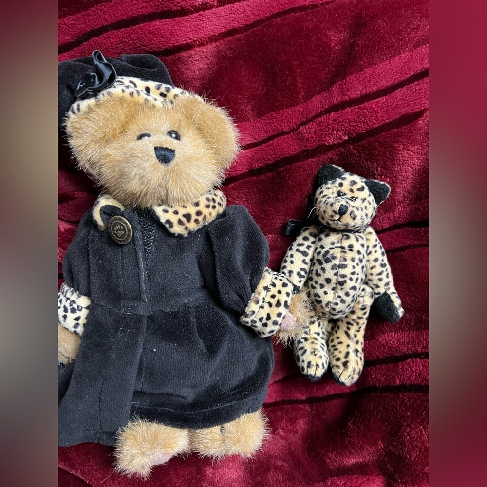 THE BOYDS BEAR COLLECTION 1990-99 LEPARD PRINT DENIUM JACKET AND PET CAT